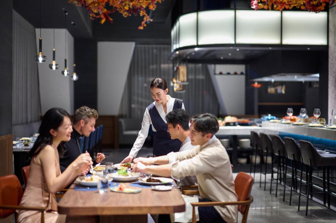 Intercontinental Kaohsiung By Ihg Hotel Buitenkant foto A restaurant in China